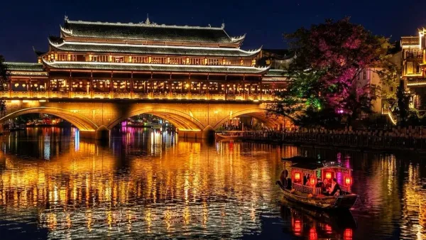 Lichtermeer in Fenghuang