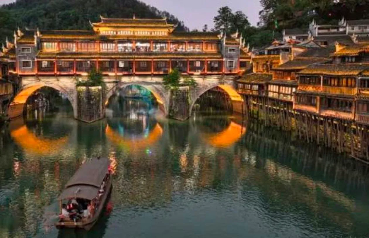 Fenghuang – Die phönixhafte Flussstadt
