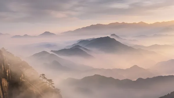 Huangshan – Morgenlicht über den Gipfeln