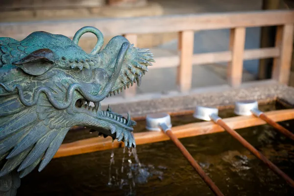 Drachen-Brunnen (Temizuya)