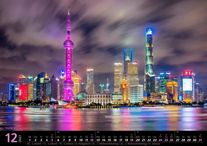Kalenderblatt Dezember 2027: Skyline von Pudong bei Nacht, Shanghai