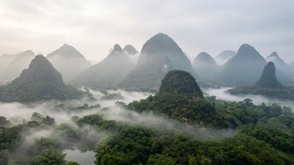 Karstberge im Nebel, Yangshuo