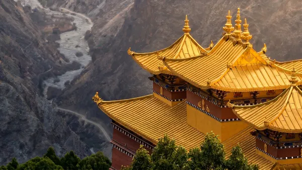 Dongzhulin-Kloster über dem Jangtse