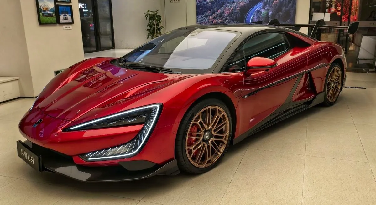 Technologiewunder auf Rädern: Der Yangwang U9 im Showroom in Shanghai